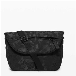 Lululemon camo crossbody